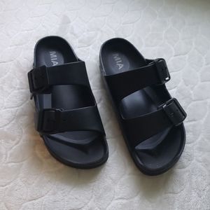 BNWT Black MIA sandal/slides